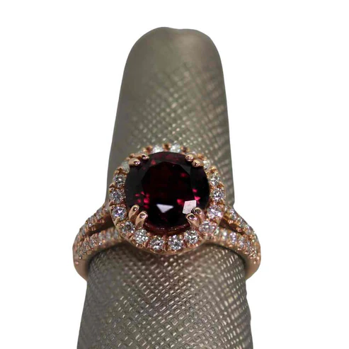 Anillo de granate rodolita de 14 quilates